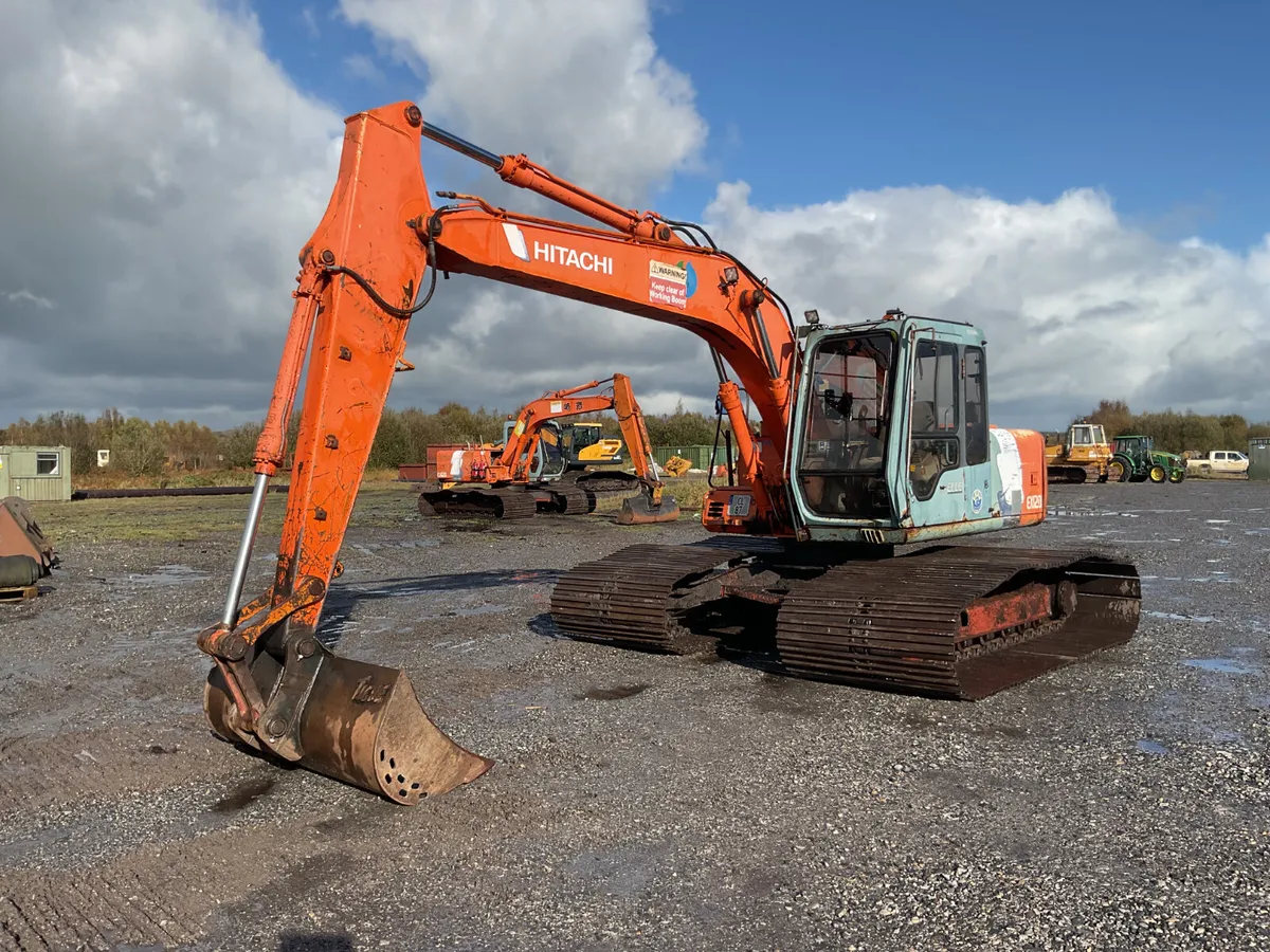 Hitachi EX120-3 Excavator Tighe Bucket For Auction - Image 1