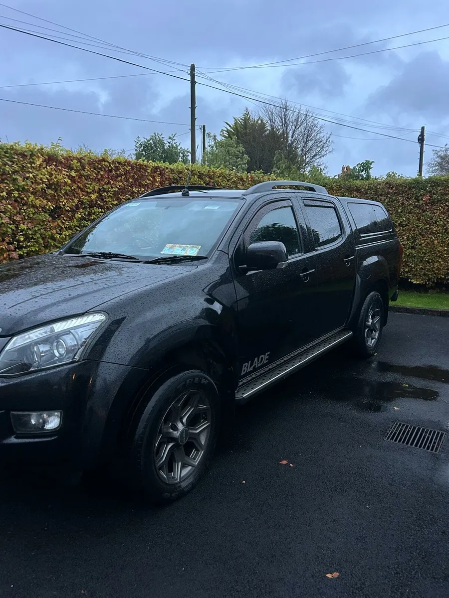 161 ISUZU D-MAX BLADE - Image 1