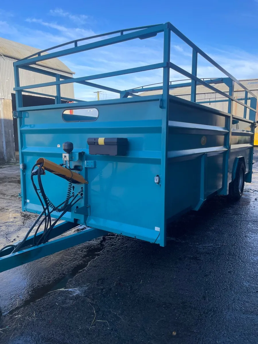 Rolland V52 Cattle Trailer - Image 1