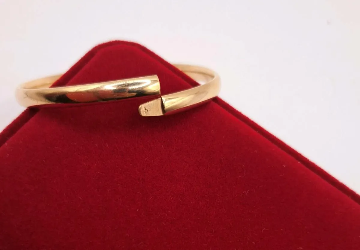 9ct yellow gold bangle - Image 2