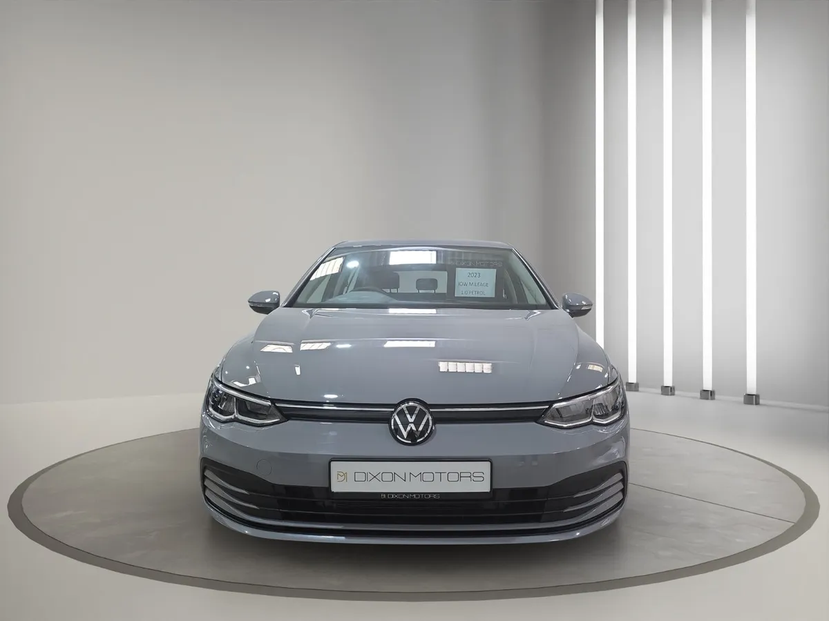 Volkswagen Golf 2023 - Image 2