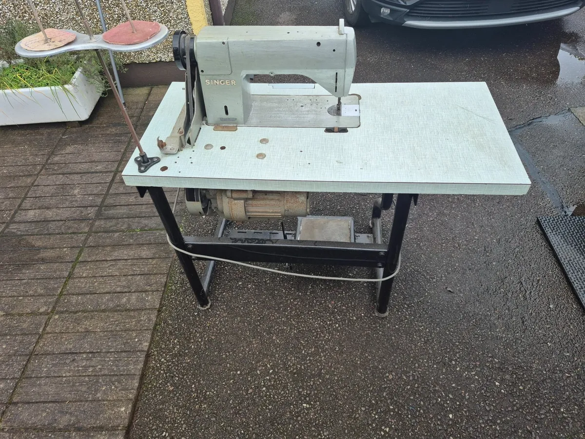 Singer Sewing Machine - Image 4