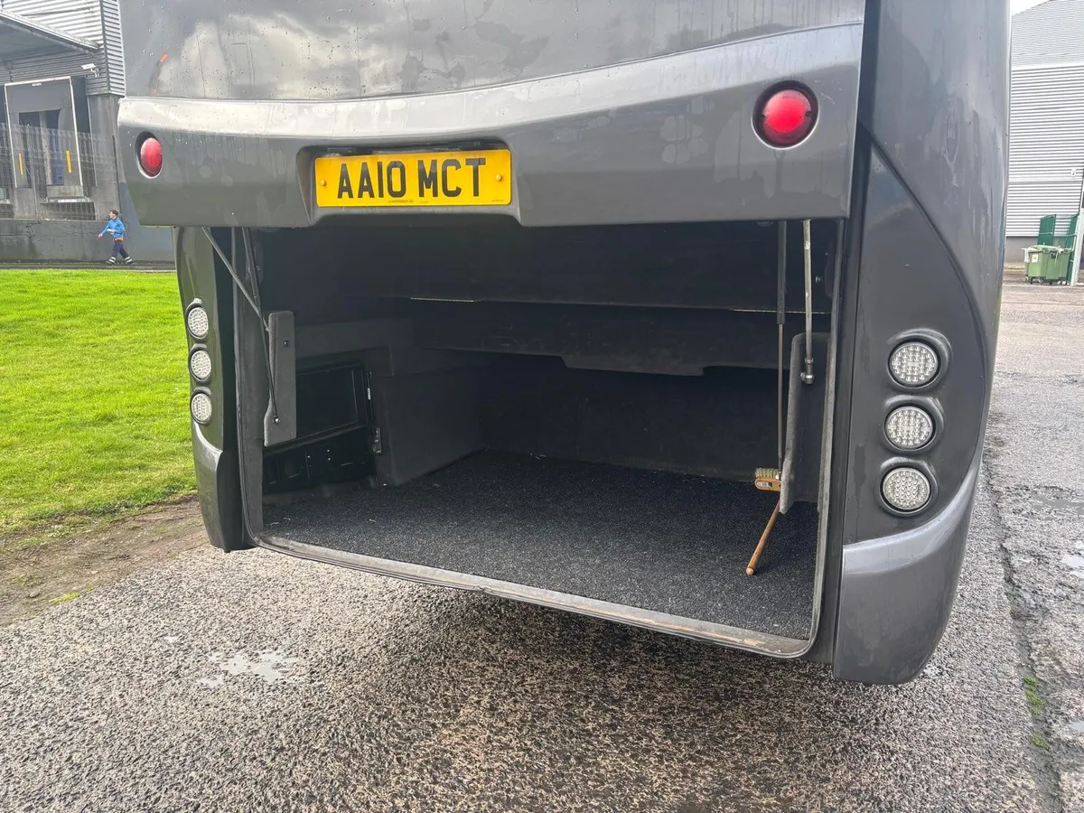 Mercedes-Benz 29 seat coach - Image 4