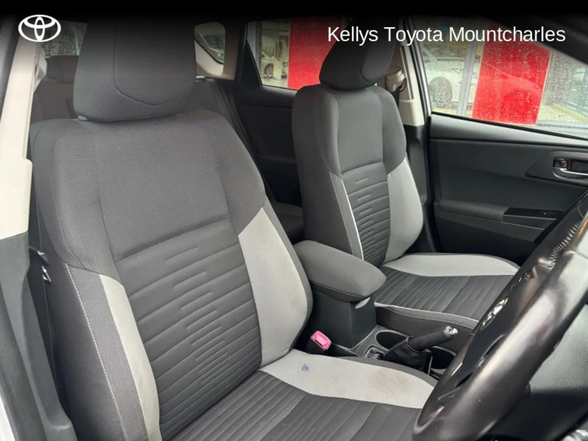 Toyota Auris 1.6 D-4D DESIGN 110BHP 5DR D - Image 3