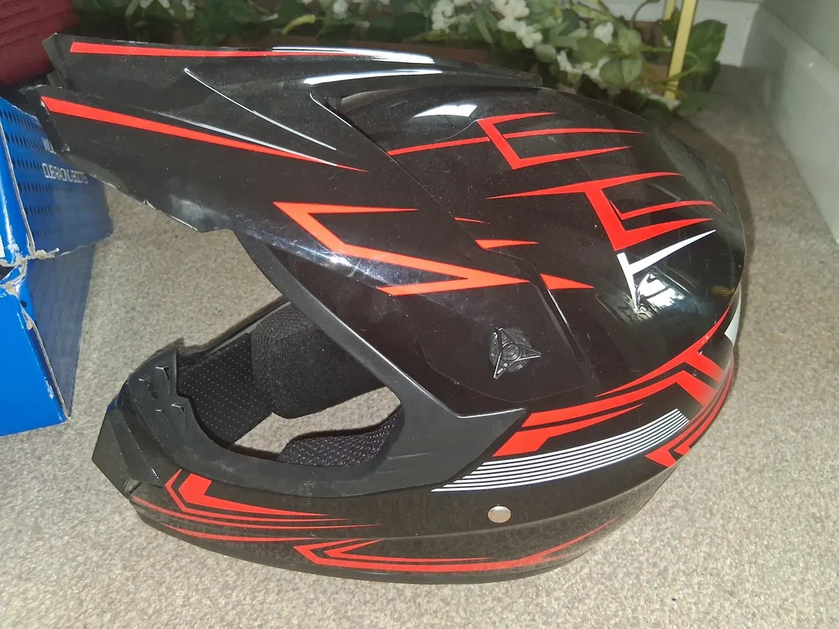 Kids helmet, boots and gloves - Image 1