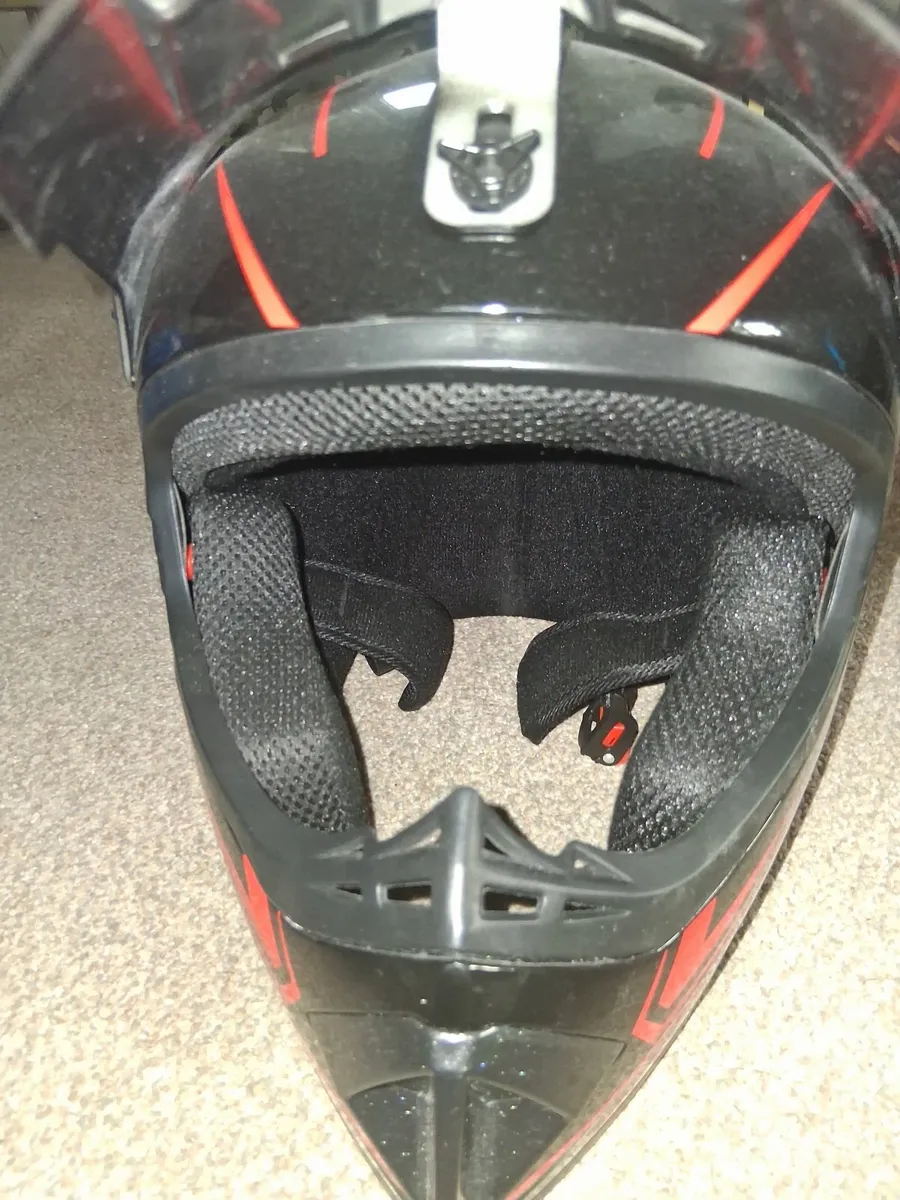 Kids helmet, boots and gloves - Image 2