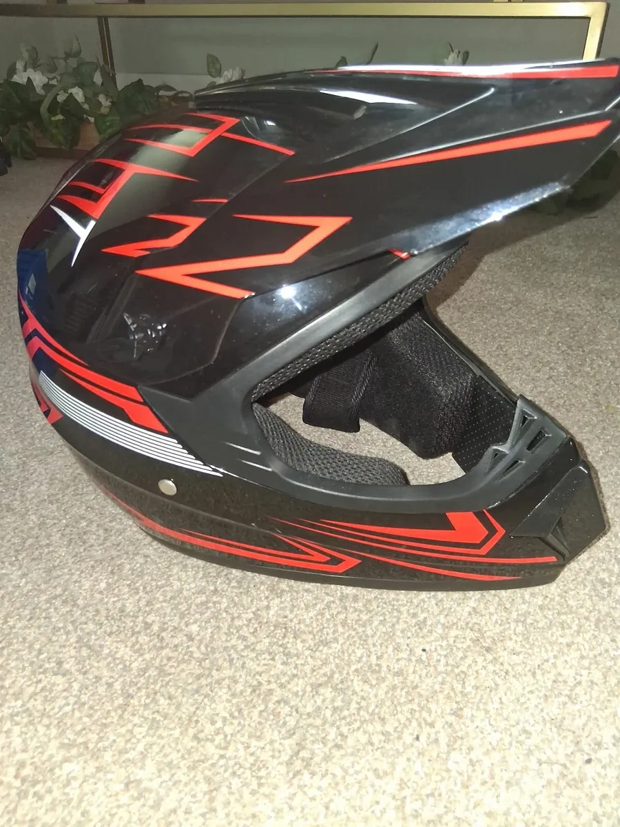 Kids helmet, boots and gloves - Image 4