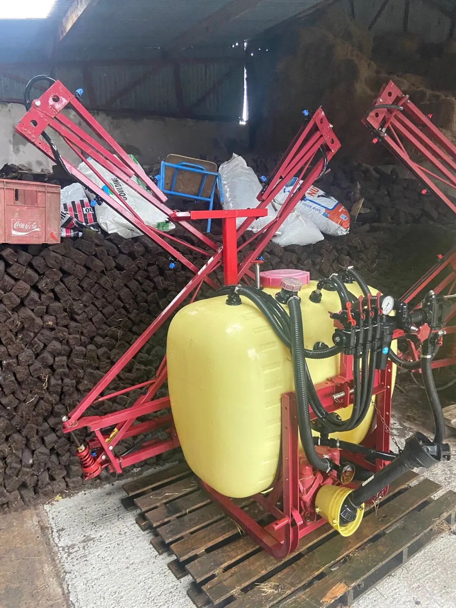 2 x hardi sprayers 600ltr and 400ltr - Image 2