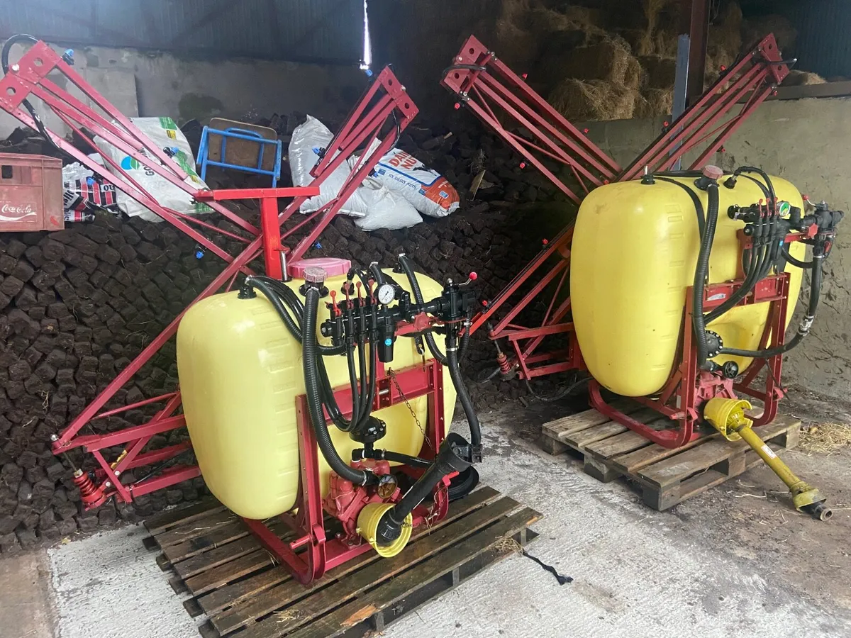 2 x hardi sprayers 600ltr and 400ltr - Image 1
