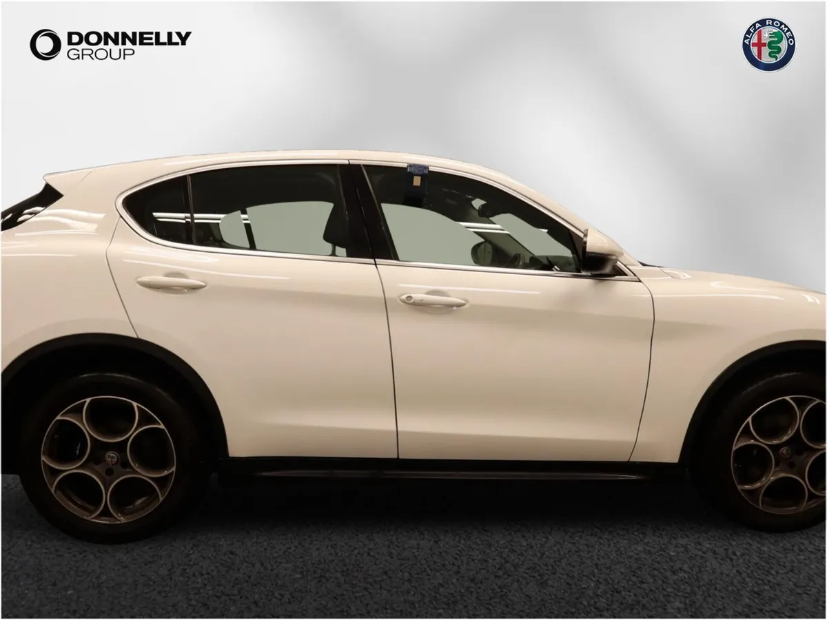 Alfa Romeo Stelvio Diesel Estate Super - Image 3