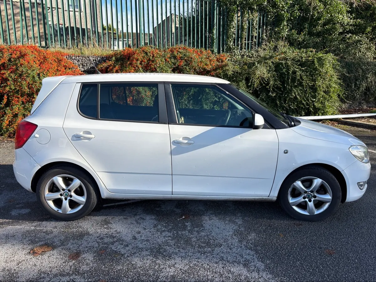 Skoda Fabia 2011 - Image 2