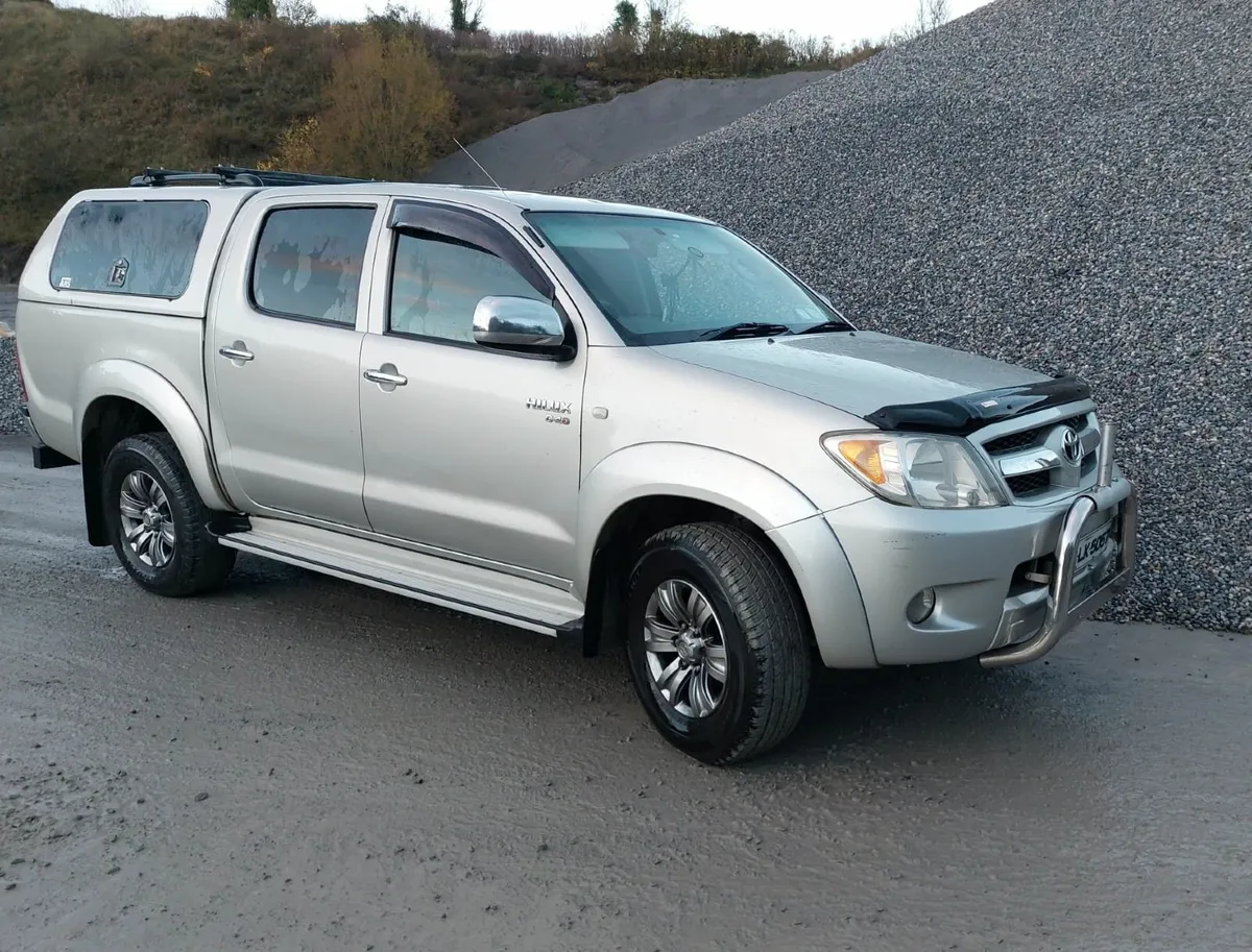 Toyota Hilux 2006 - Image 1