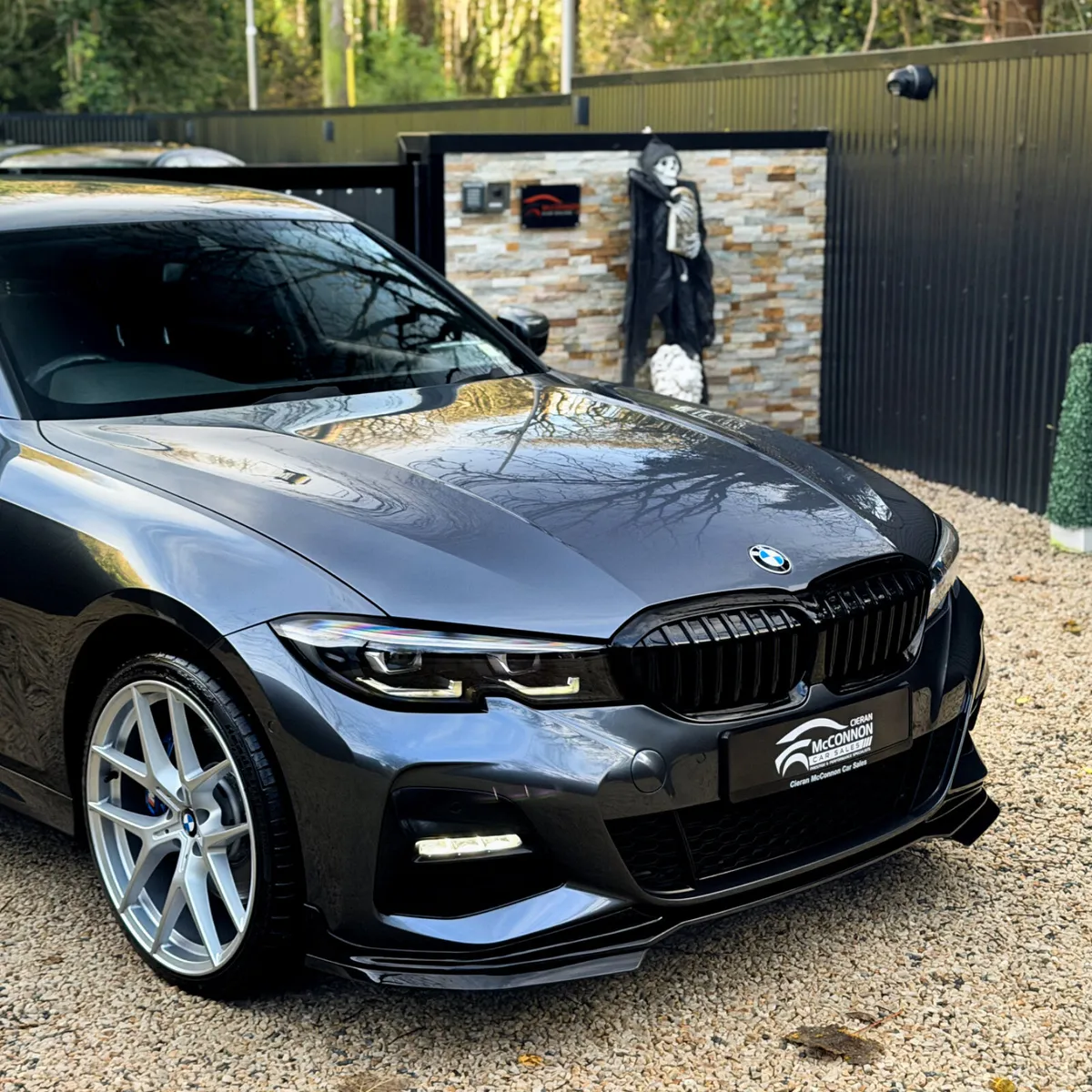 2021 (211)  BMW 330e M-SPORT X-DRIVE (4WD)  290BHP - Image 2