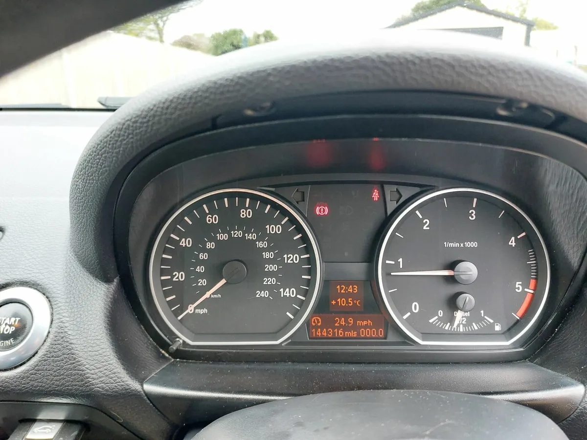 BMW 1-Series 2011 - Image 4