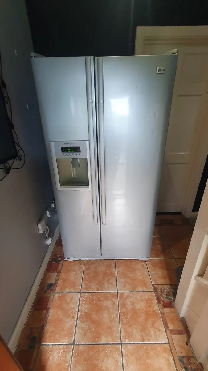 Lg american fridge - Image 1