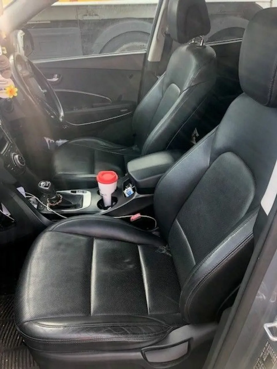 Hyundai Santa Fe 2018 - Image 2