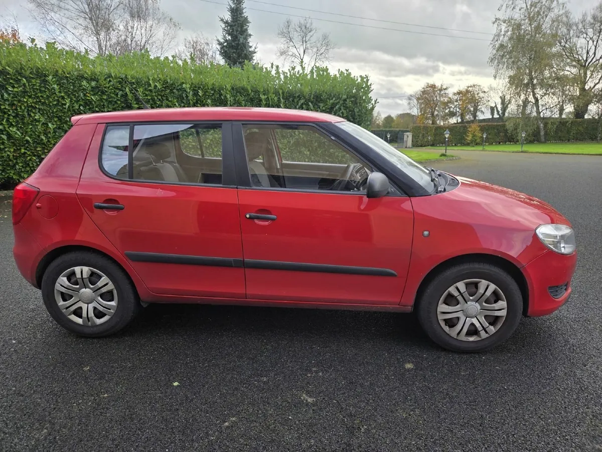 Skoda Fabia 2010 - Image 2