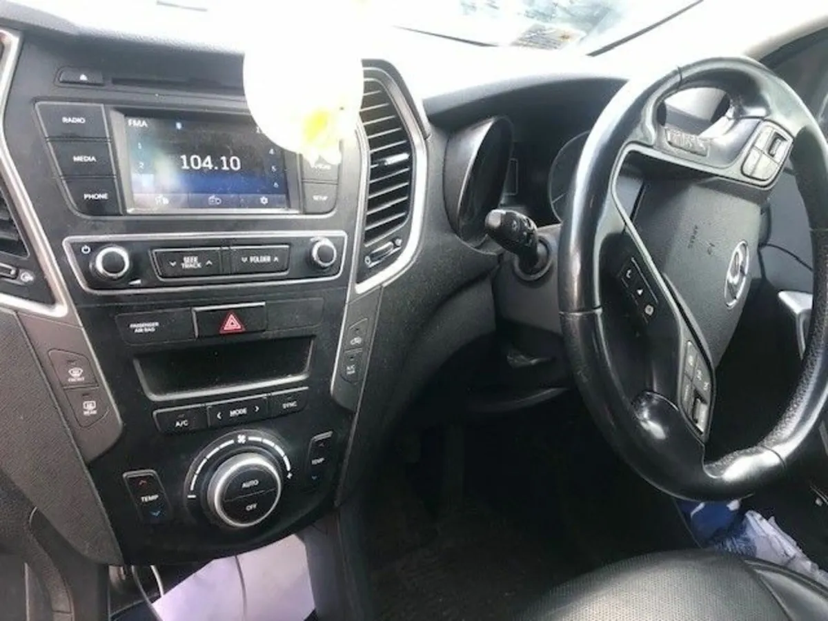 Hyundai Santa Fe 2018 - Image 3