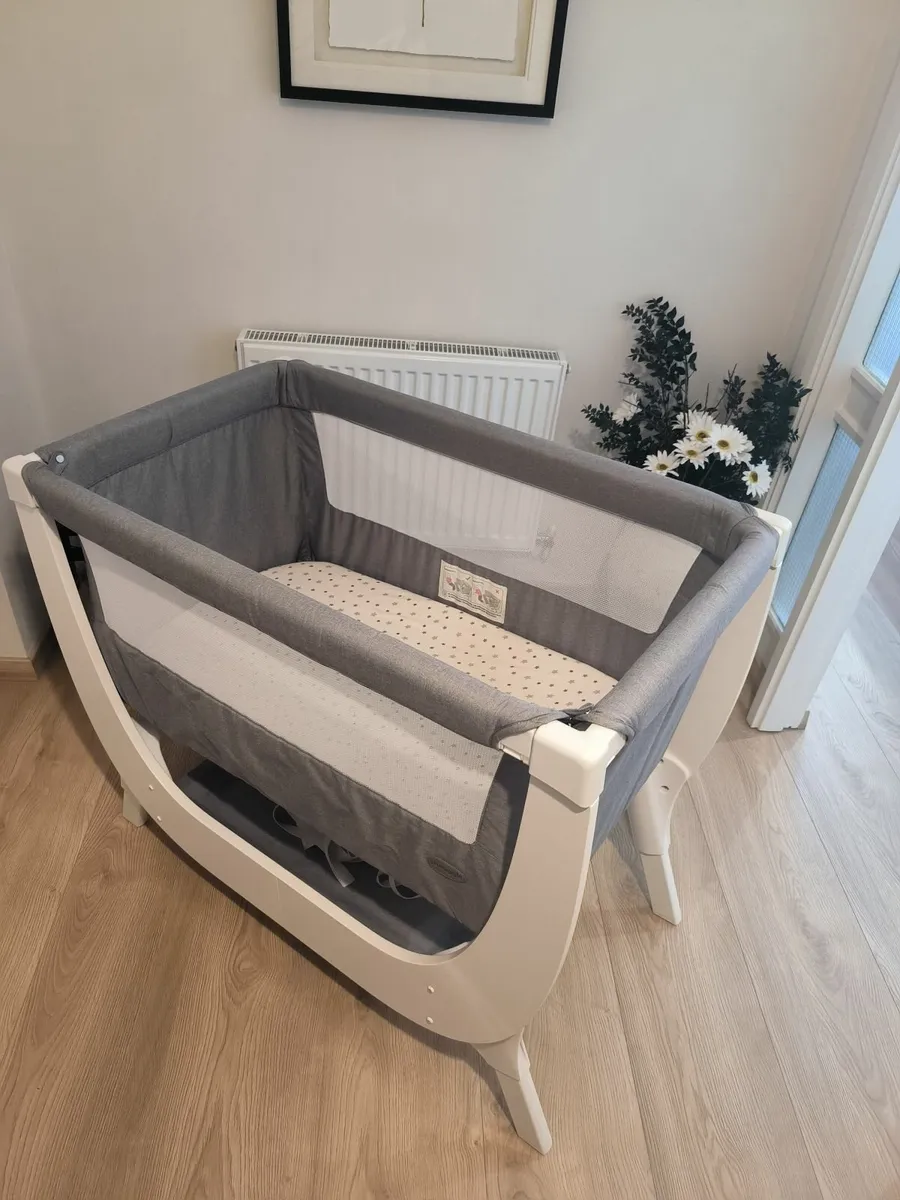 Baby cot - Image 1