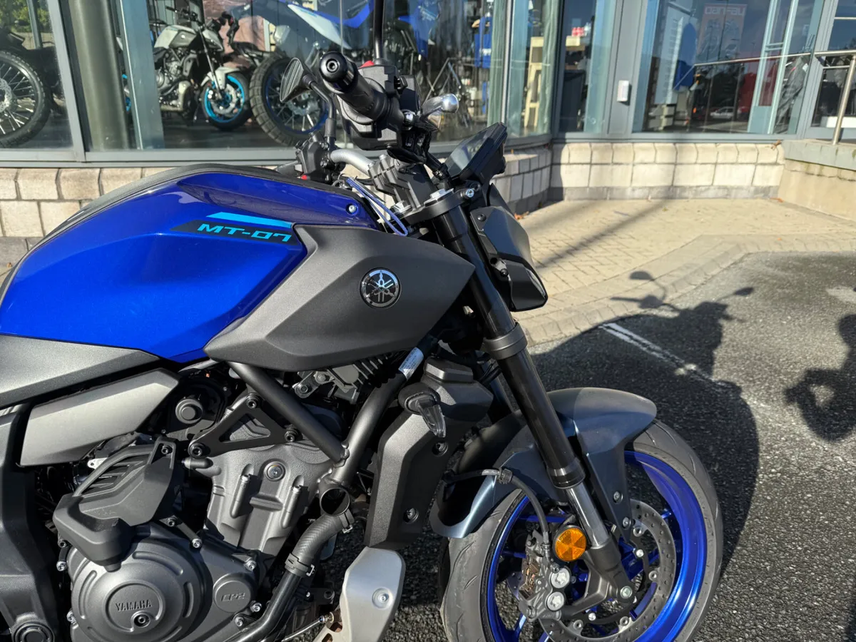 2025 Yamaha MT 07 Y-AMT - Ex Demo Bike - Image 2