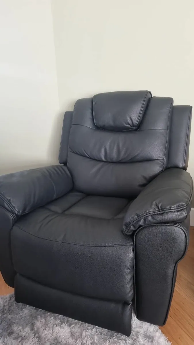 Single seater reclining couch - Image 1