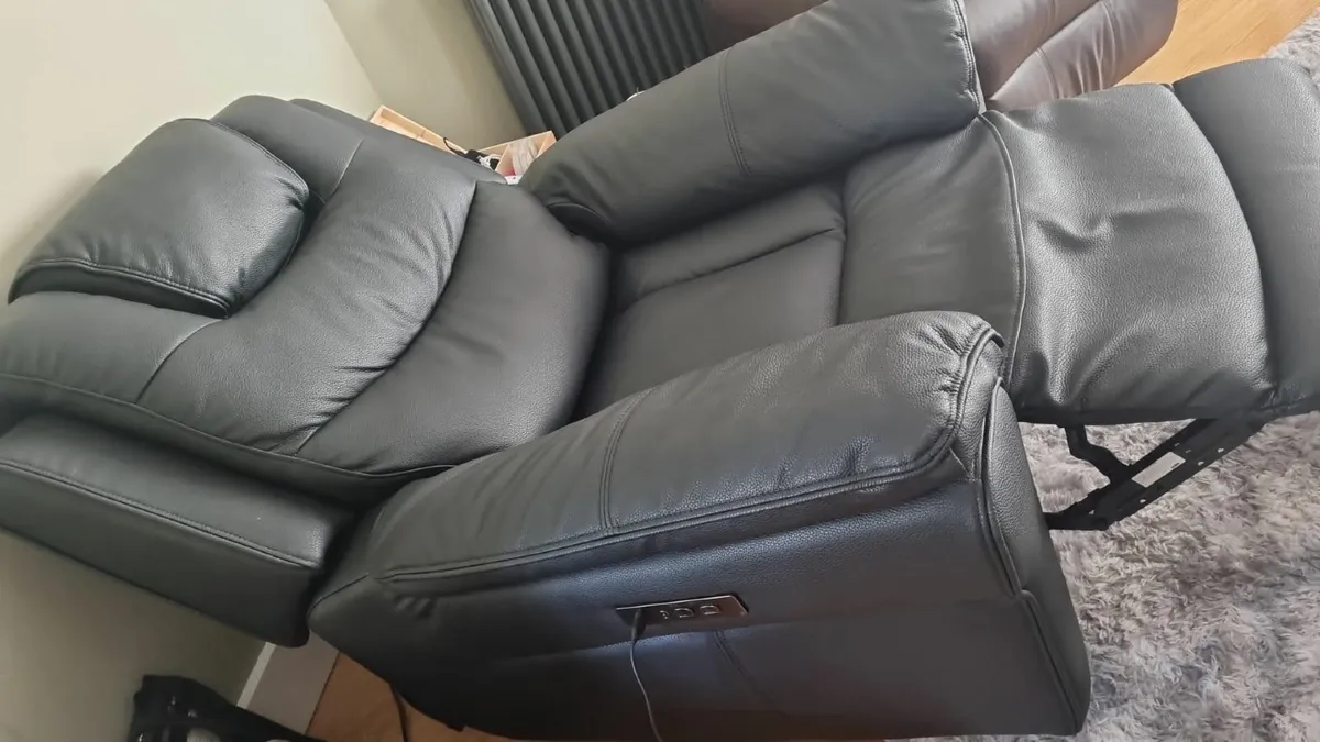 Single seater reclining couch - Image 3