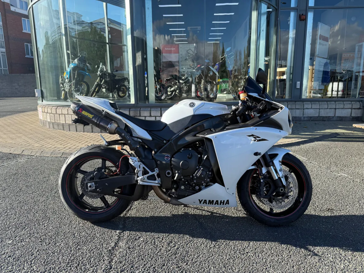 2011 Yamaha R1 - Big Bang Engine - Image 1