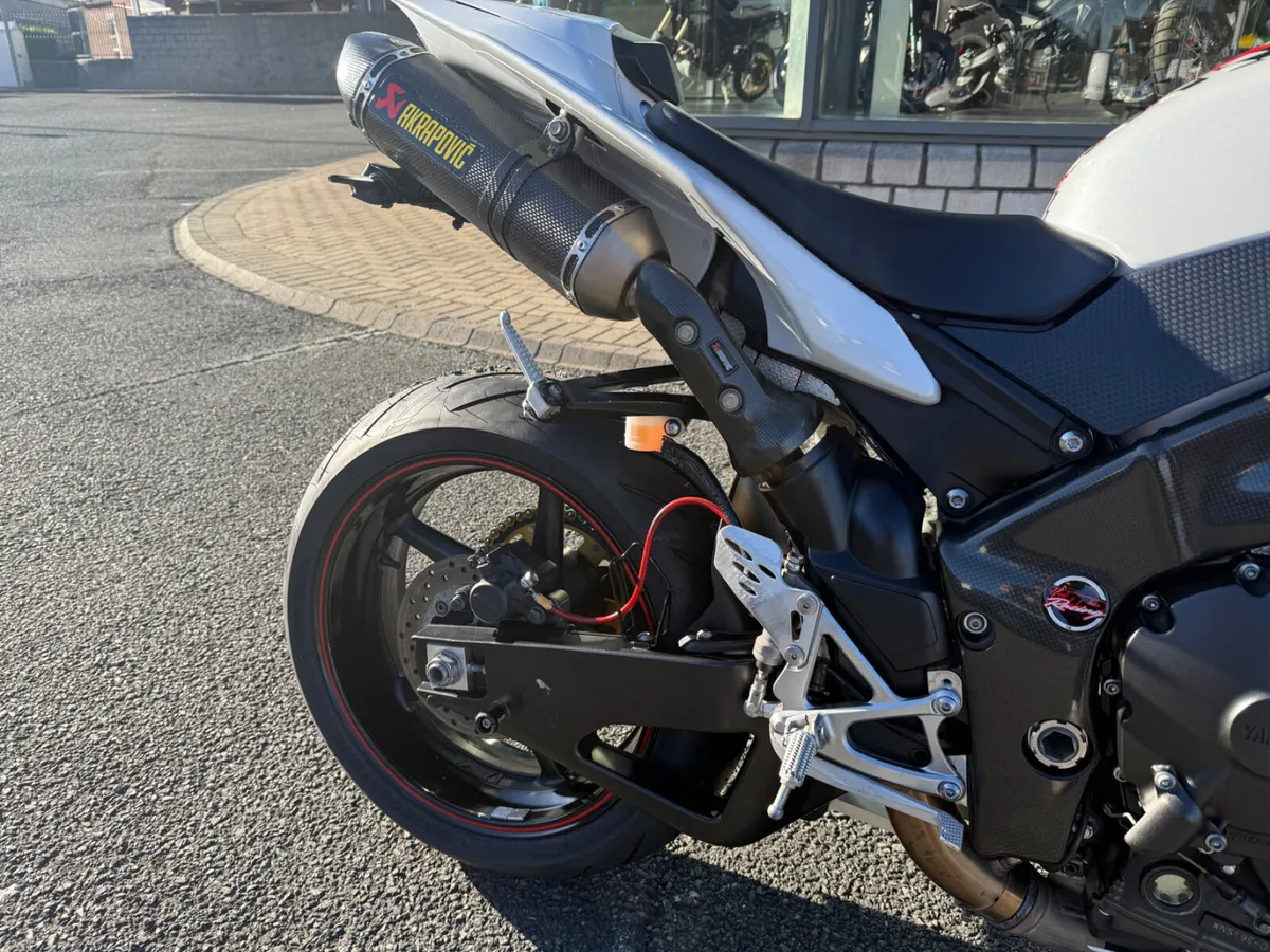 2011 Yamaha R1 - Big Bang Engine - Image 4