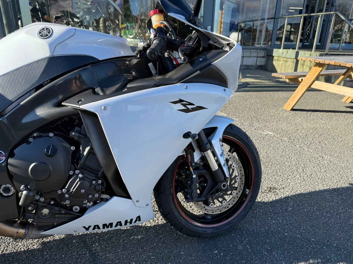 2011 Yamaha R1 - Big Bang Engine - Image 2