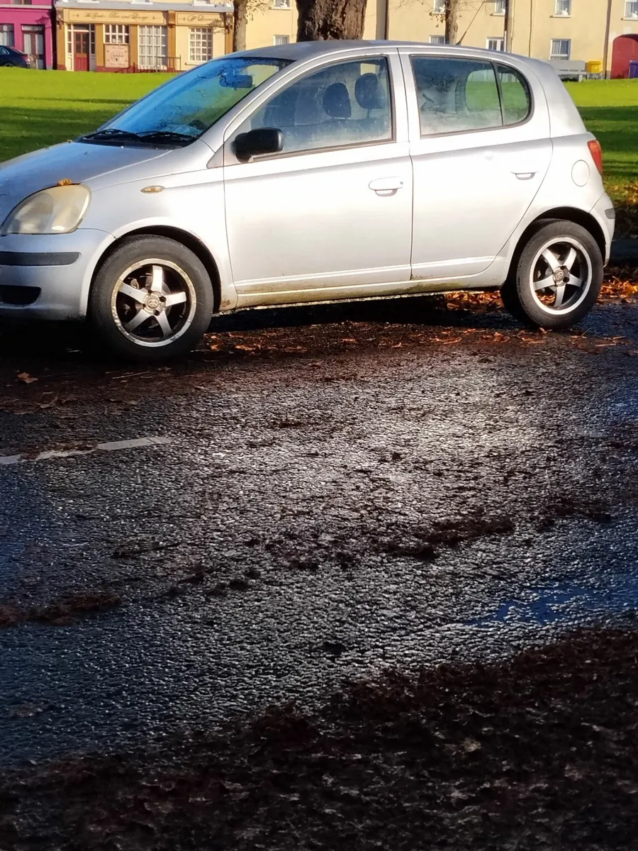 Toyota Yaris 2005 - Image 1