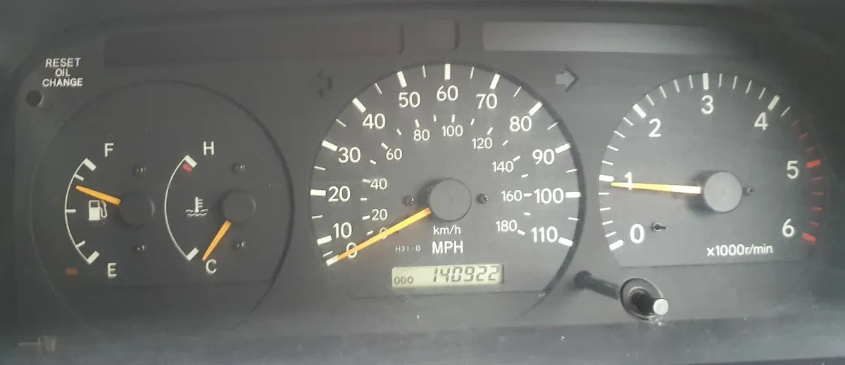 Toyota HiAce 2005 - low mileage - Image 2