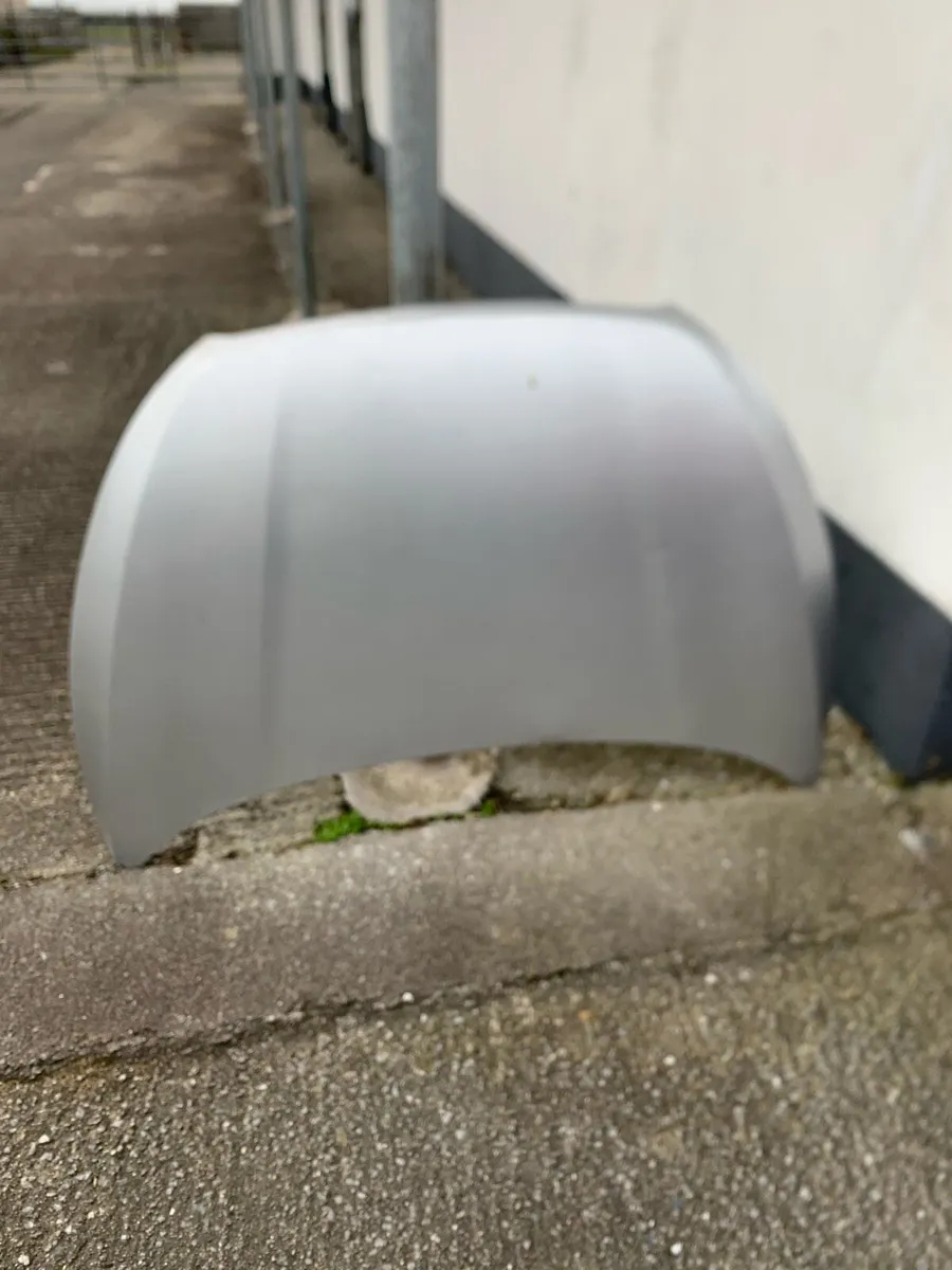 Hyundai ix35 bonnet - Image 1