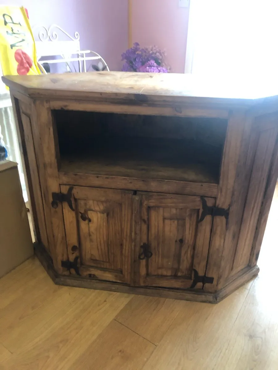 Mexican pine tv cabinate plus two drawer units - Image 1