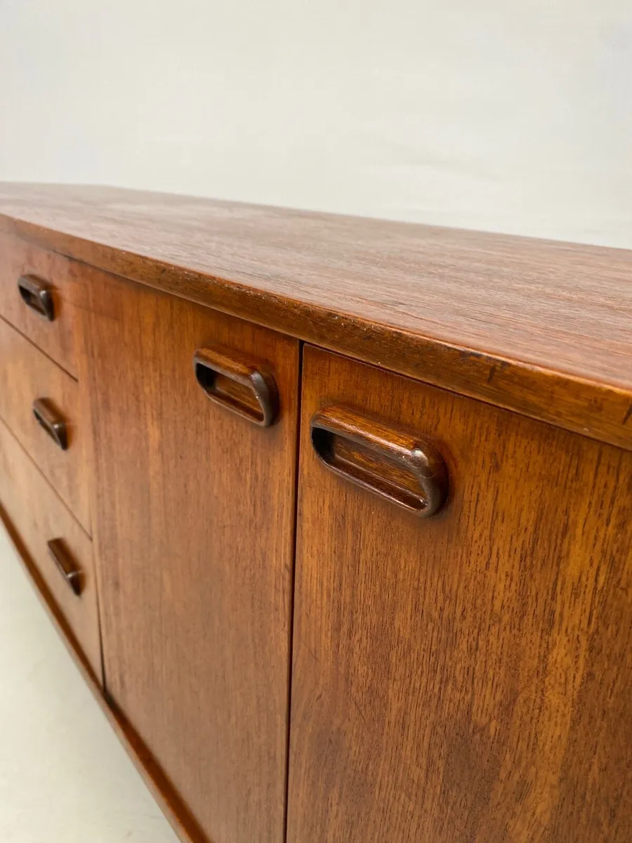 Superb Danish Mid Century Sideboard - Image 3