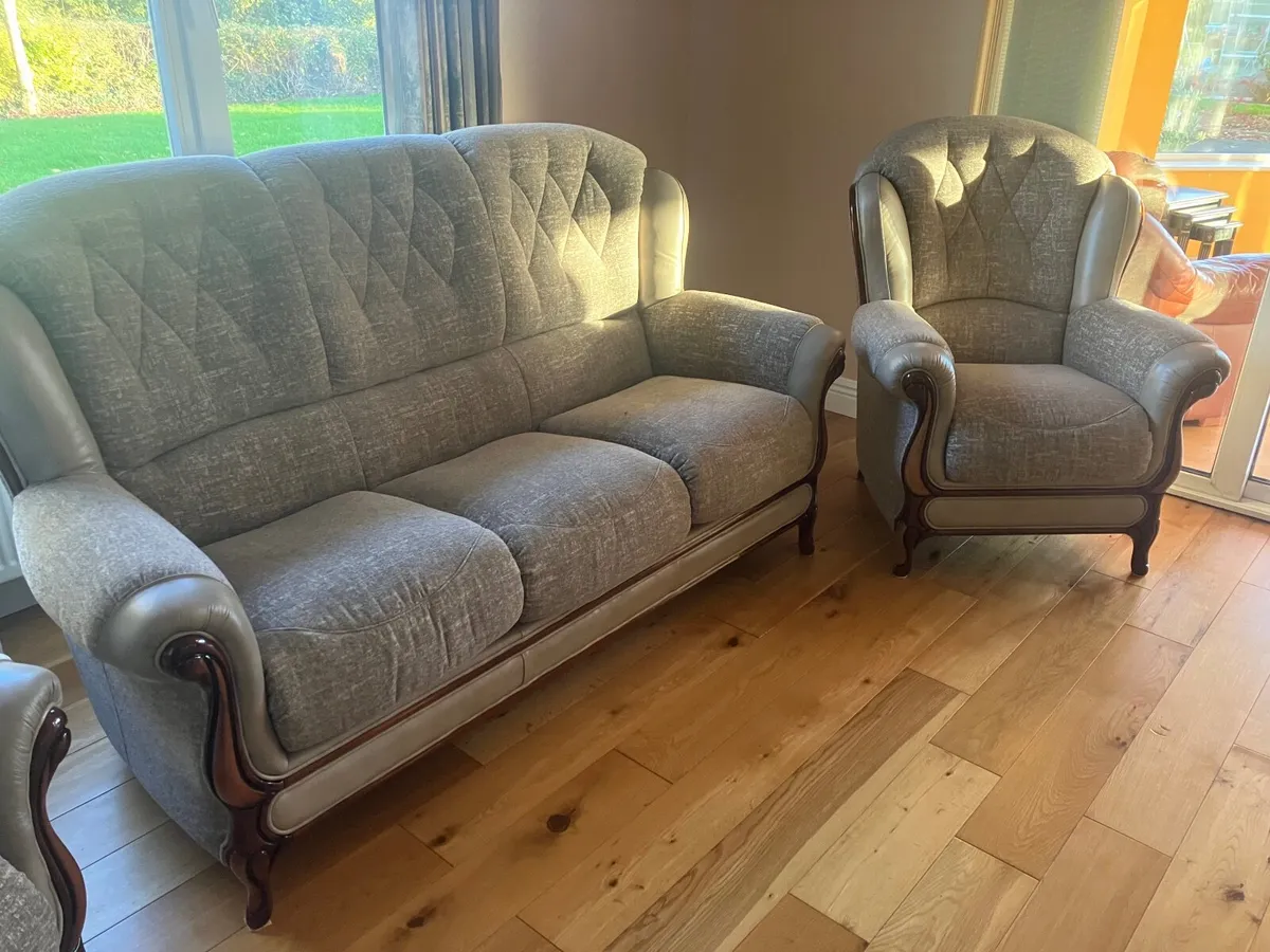 Suite of furniture - Image 2