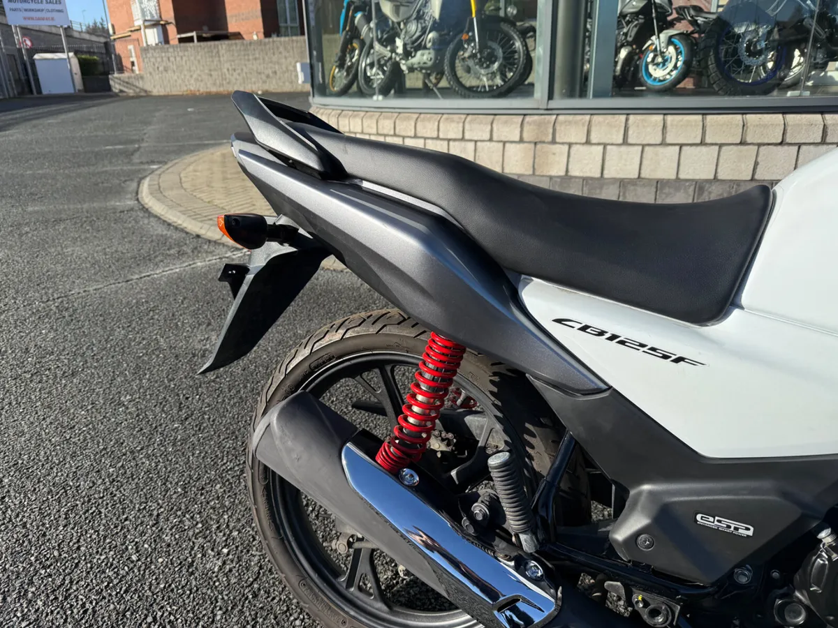 2023 Honda CB125F - Image 4