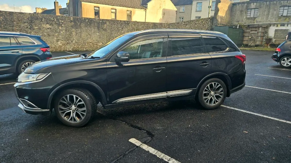 Mitsubishi Outlander 7 Seater - Image 2