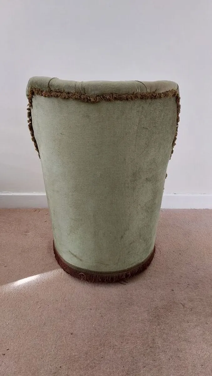 Round Slipper Chair - Image 2