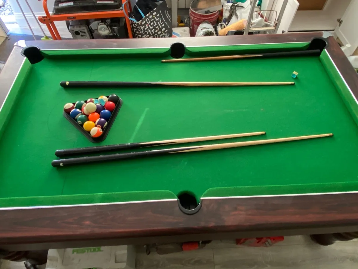 Pool table - Image 1