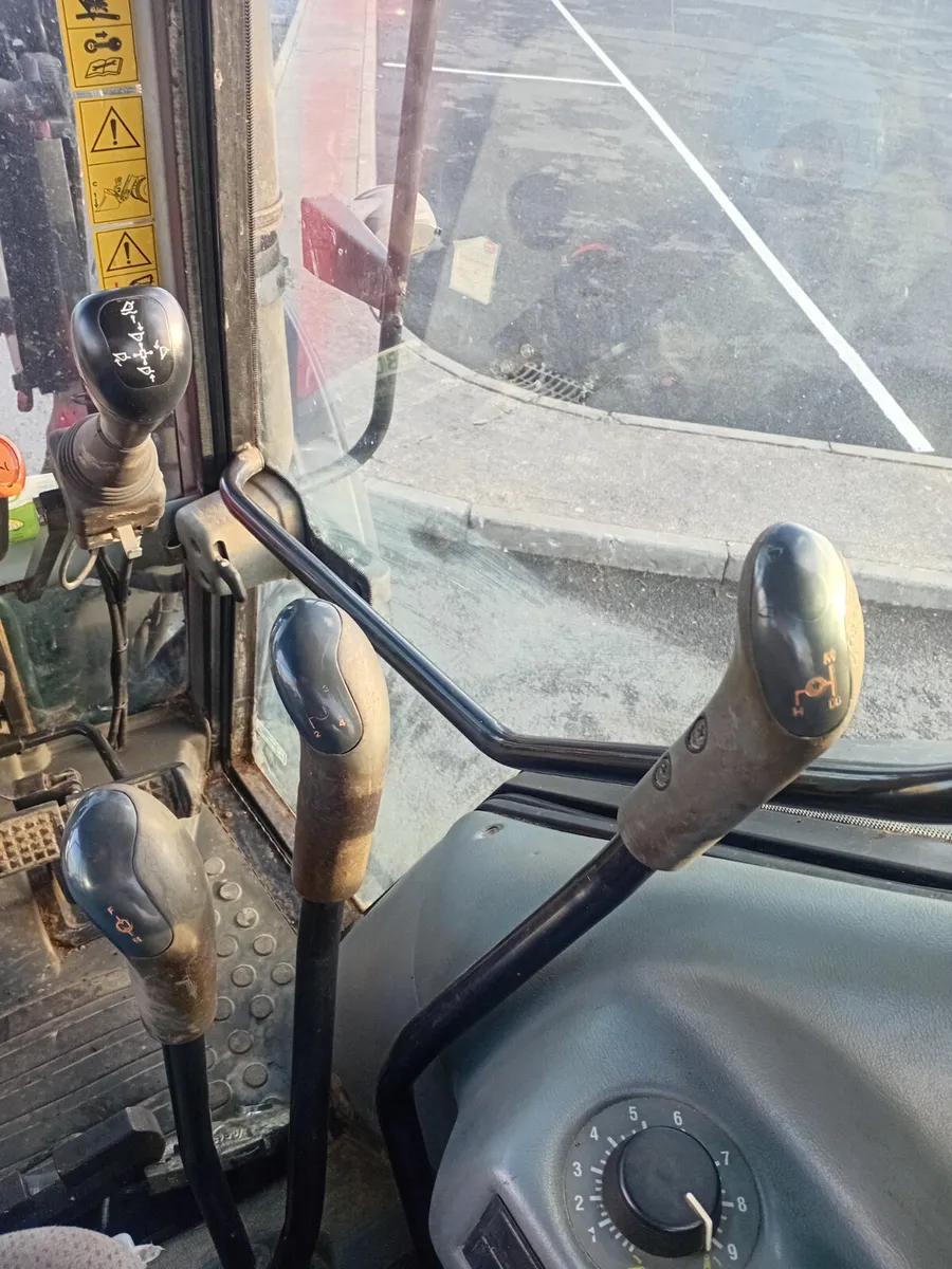 Valtra A92 c/w loader - Image 2