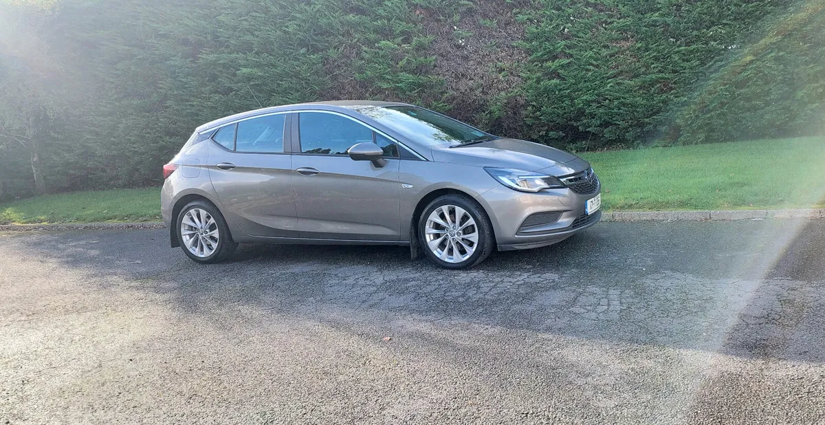 Opel Astra 2017 - Image 1