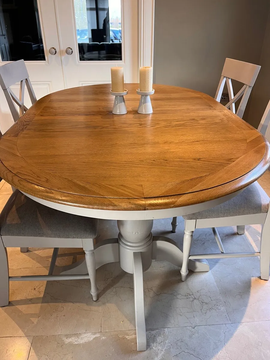 Dining table - Image 1