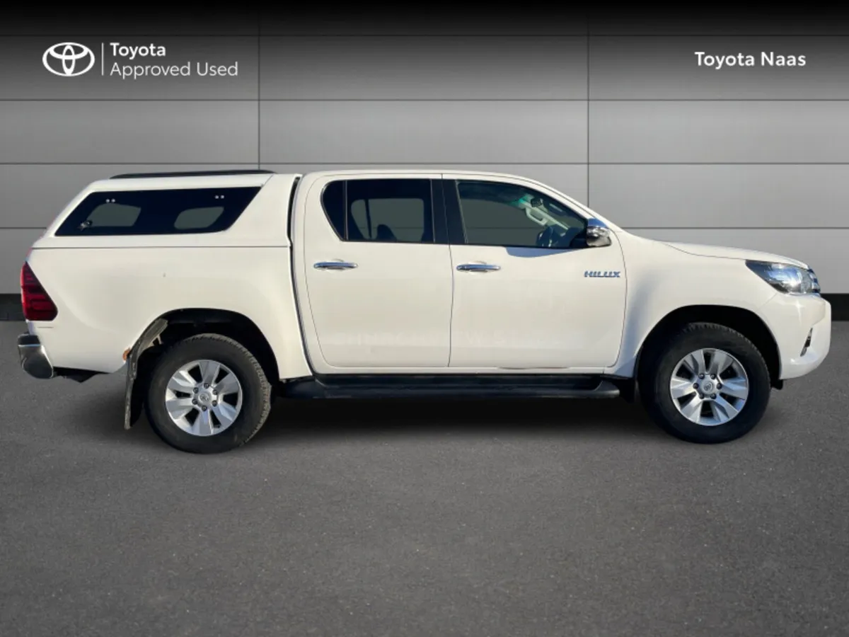 Toyota Hilux DOUBLE CAB SR5 4DR DREW - Image 3
