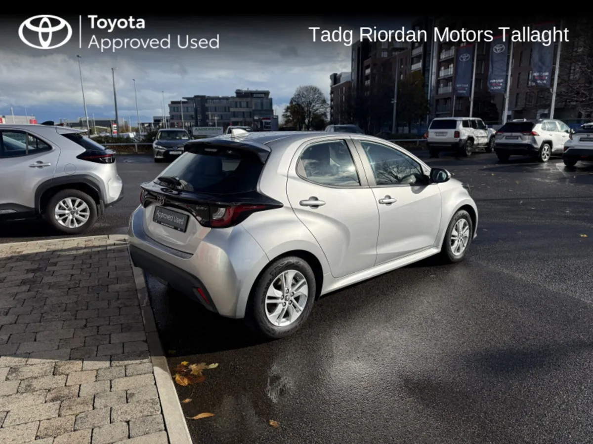 Toyota Yaris Hybrid 115 Luna - Image 2