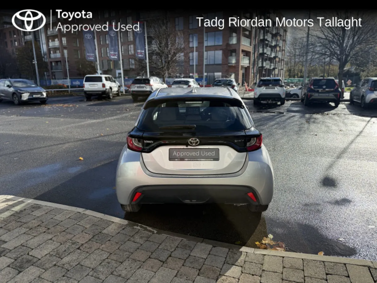 Toyota Yaris Hybrid 115 Luna - Image 4