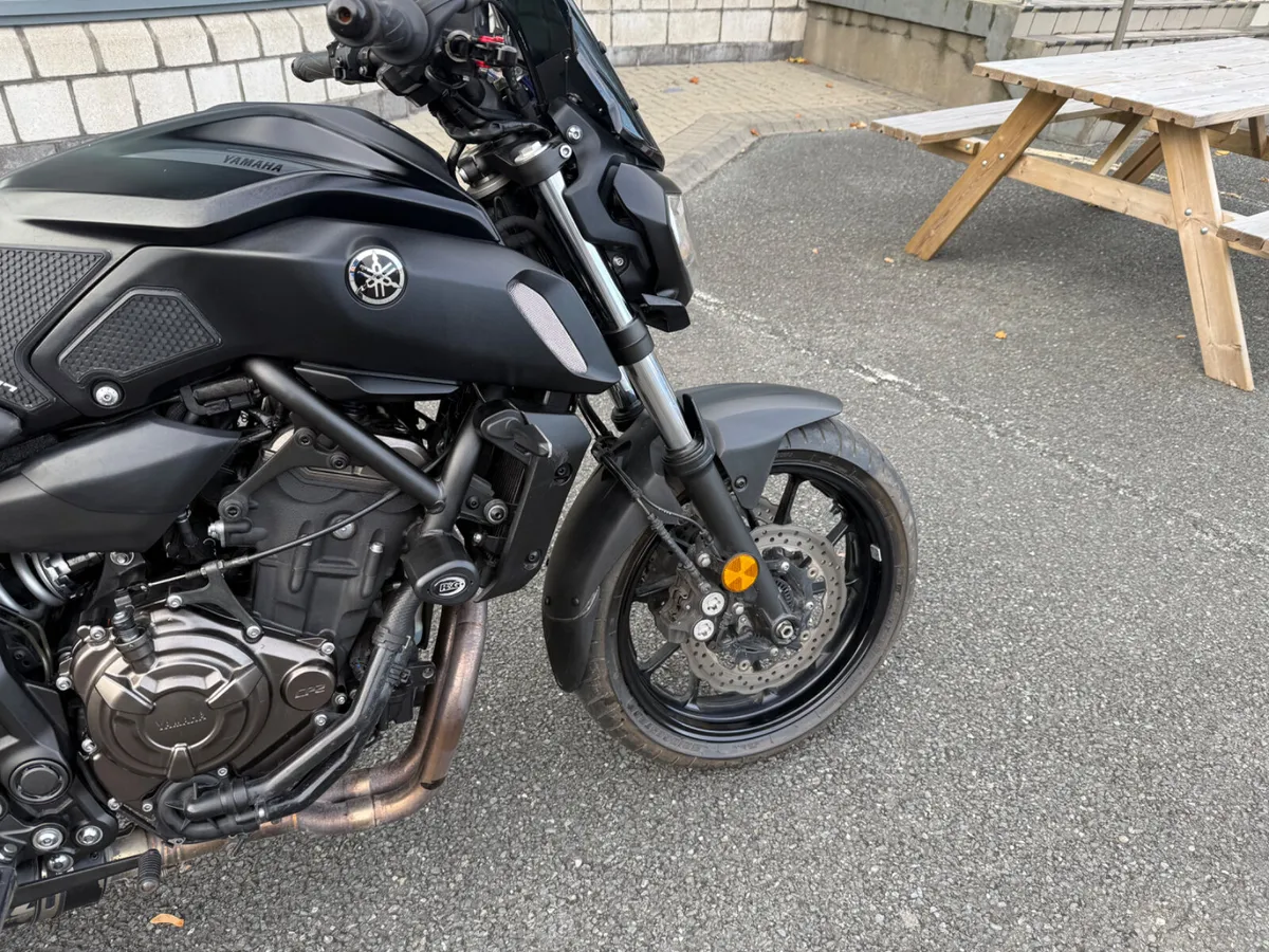 2019 Yamaha MT 07 - Image 2