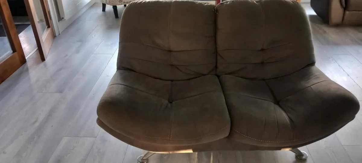 Couch and swivel chair - Image 2