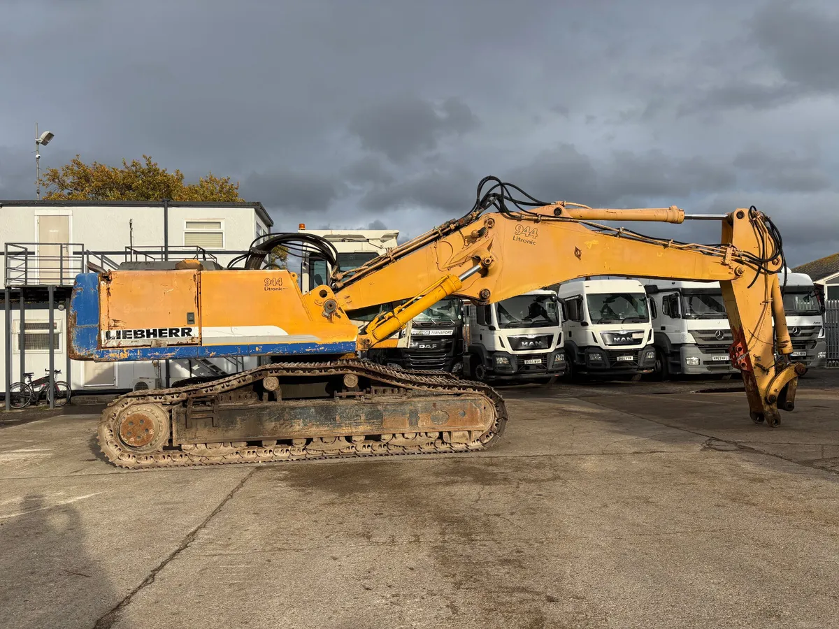 LIEBHERR R944 DEMO  WITH 25M BOOM - Image 1