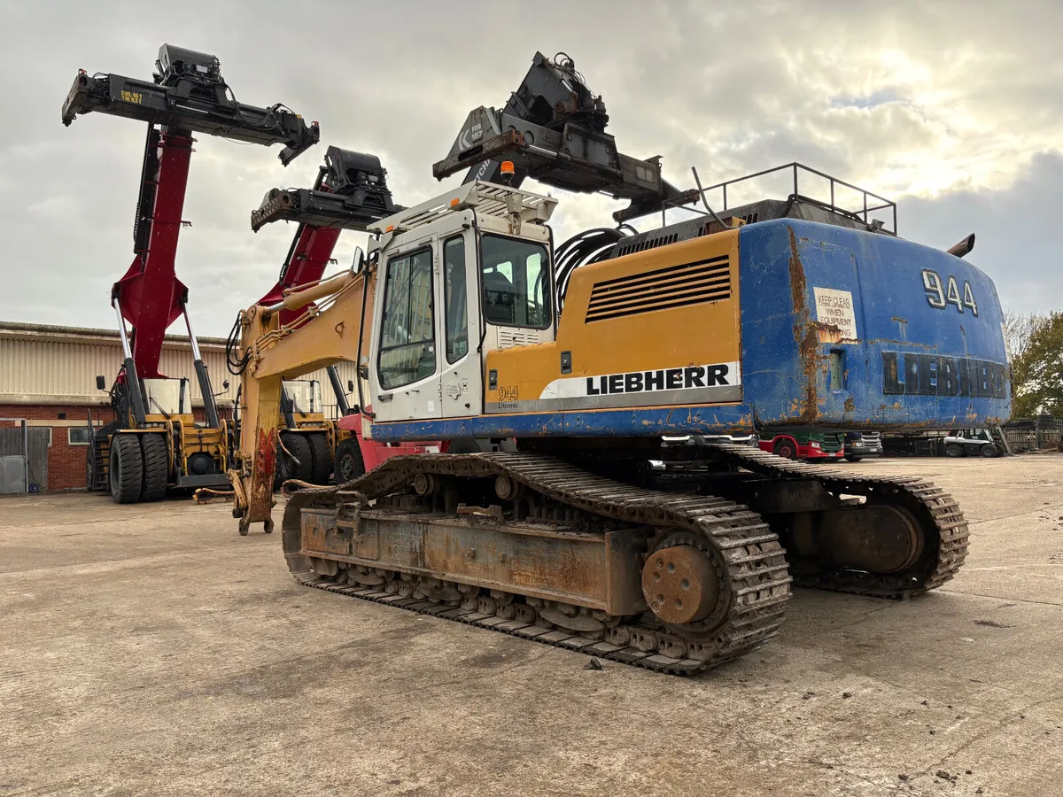 LIEBHERR R944 DEMO  WITH 25M BOOM - Image 4