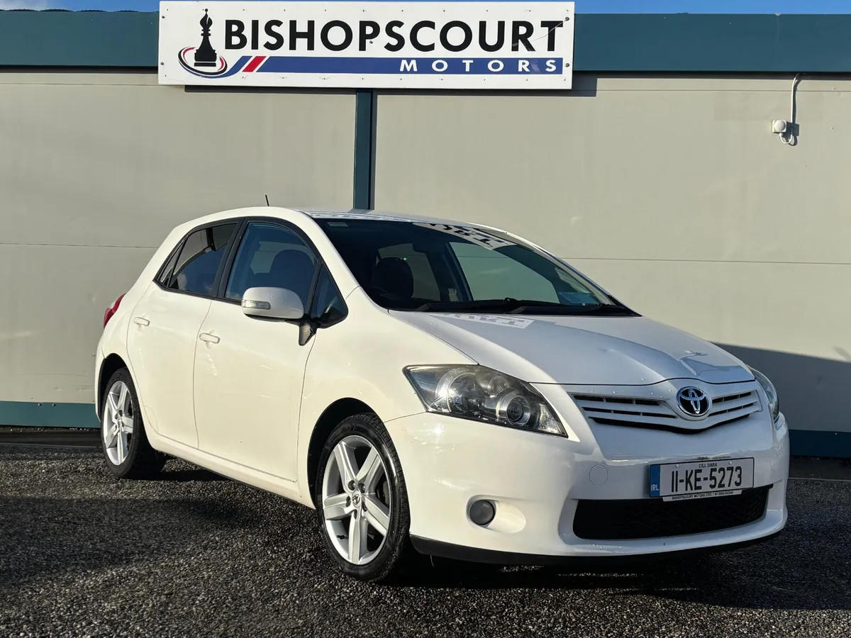 Toyota Auris 2011 - Image 2